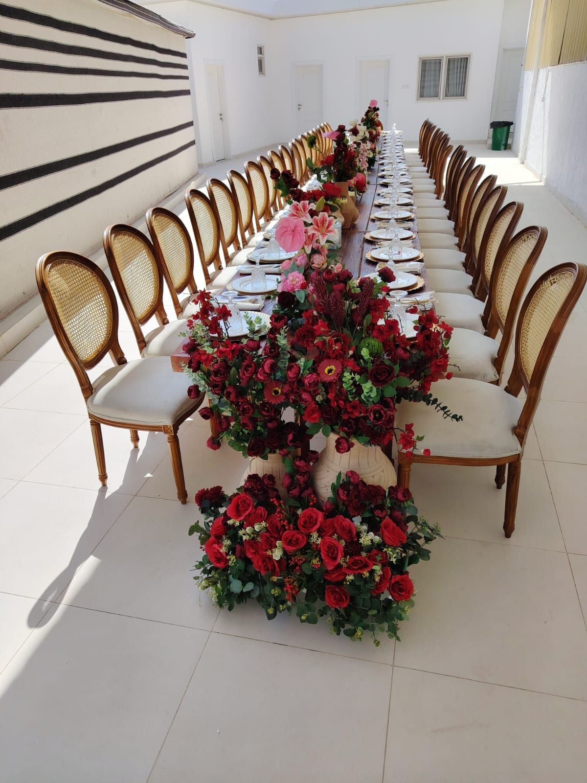 طاولات الطعام والولائم — لمسه ذوق