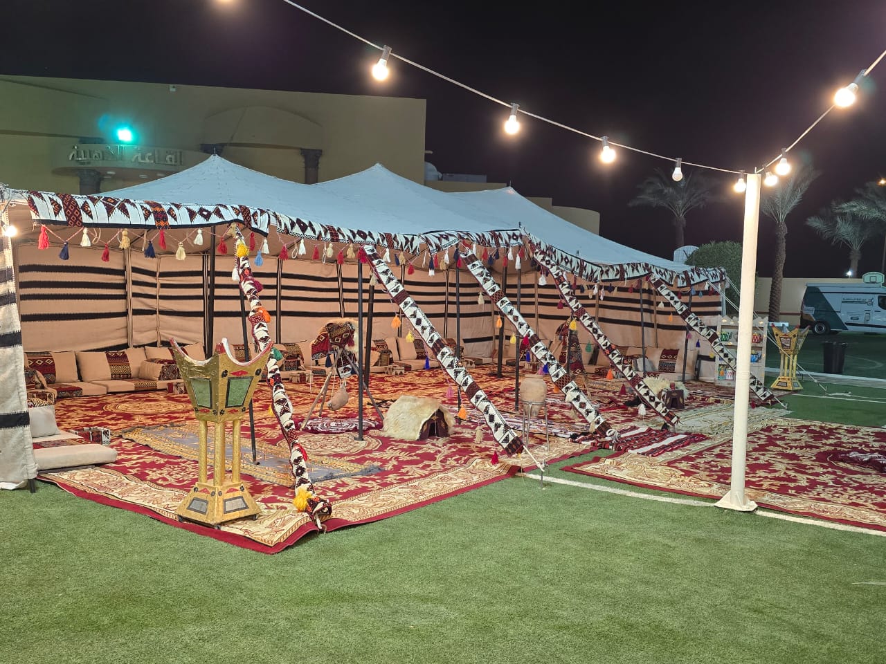 المخيمات التراثية وبيت الشعر — لمسه ذوق