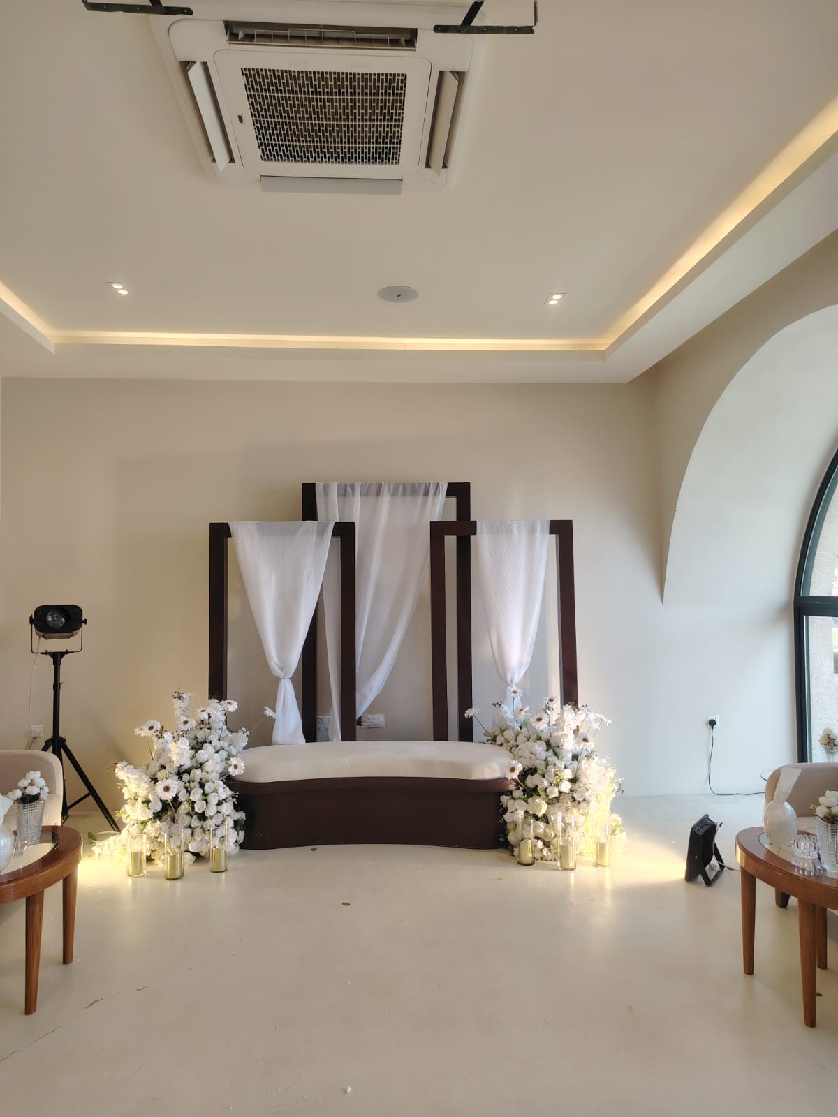 منصة كوش وتقديم عروسين في قاعة بالرياض — لقطة أرشيفية 5 من أعمال لمسه ذوق في الرياض