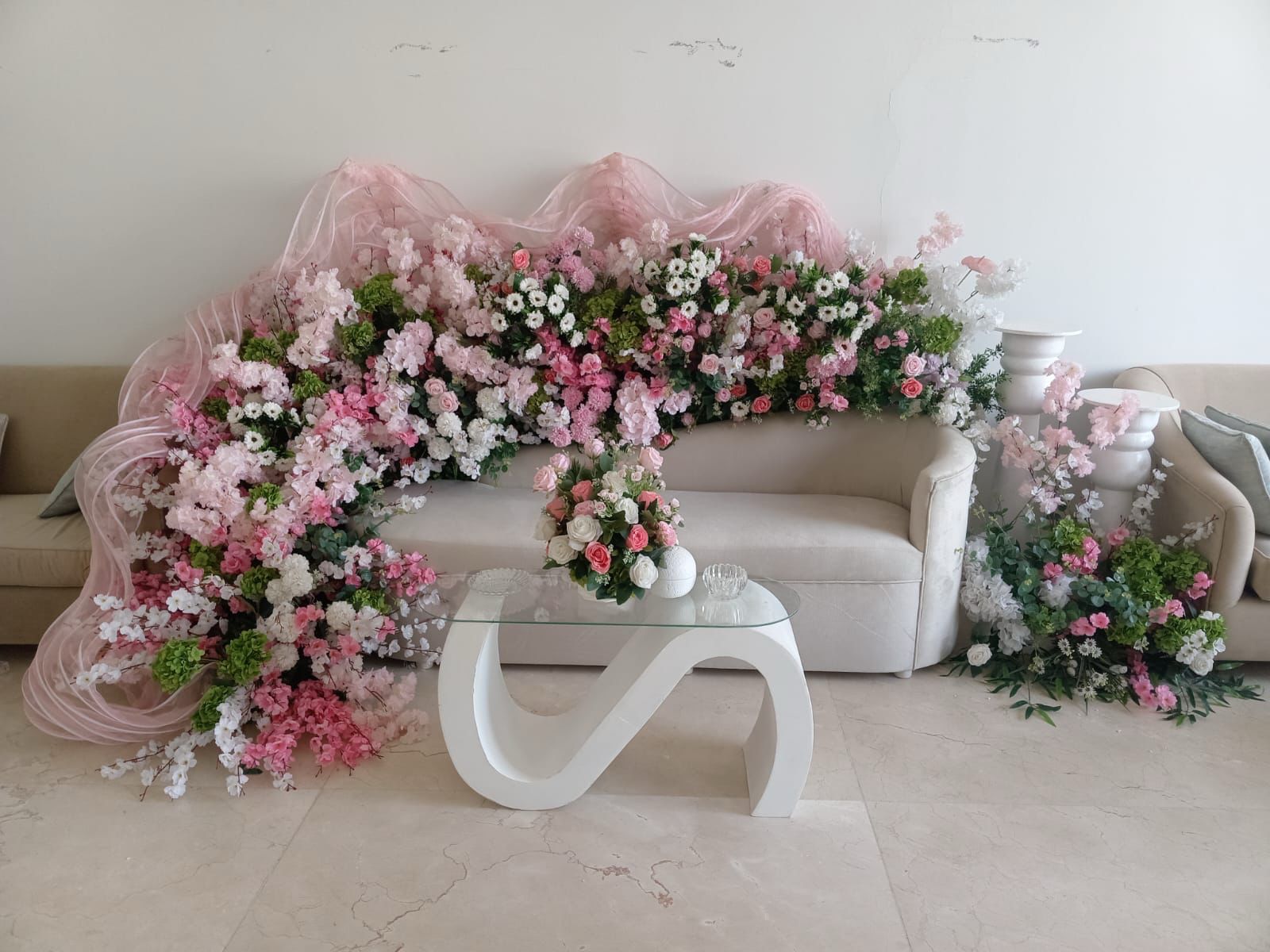 منصة كوش وتقديم عروسين في قاعة بالرياض — لقطة أرشيفية 8 من أعمال لمسه ذوق في الرياض