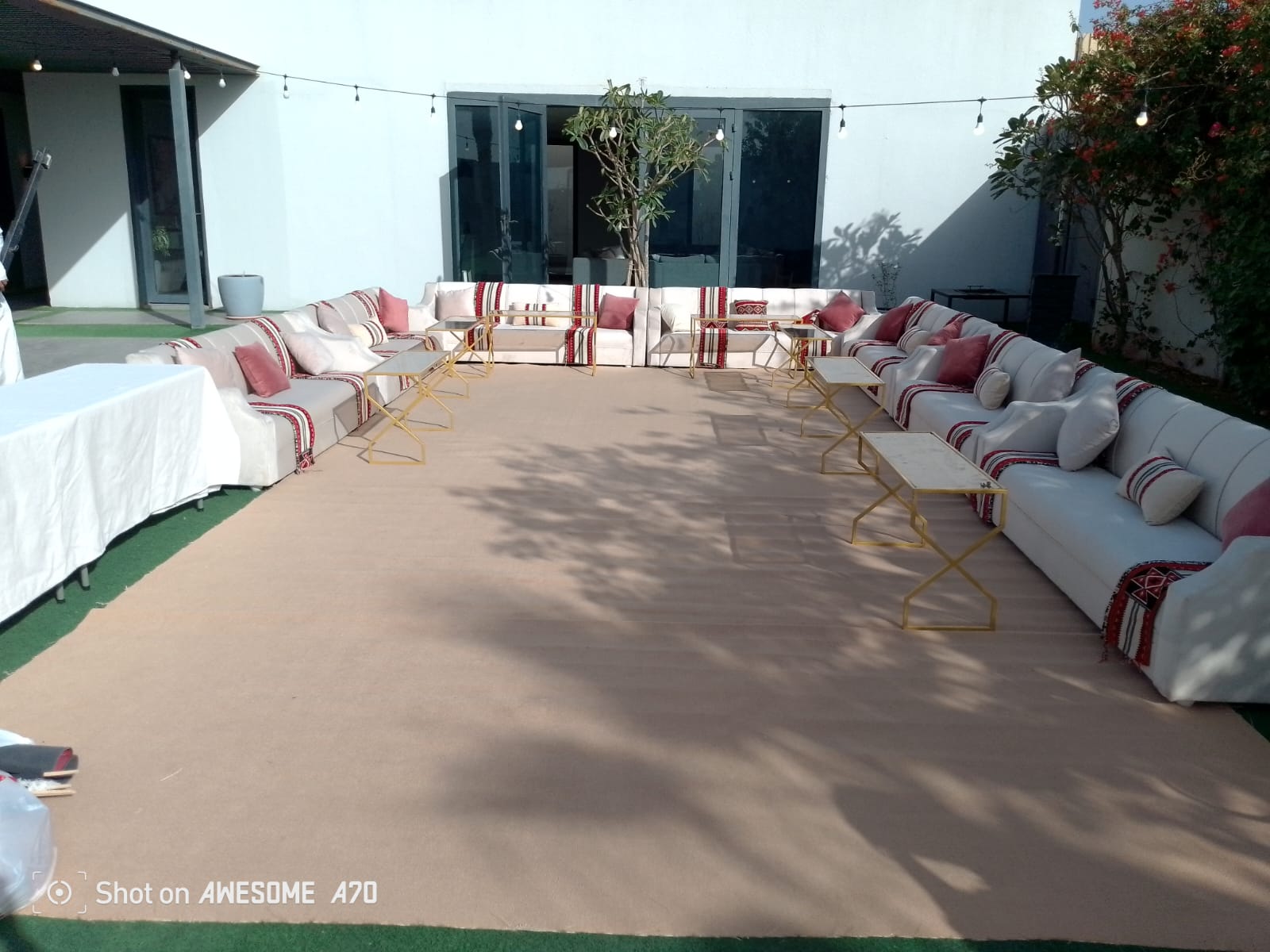 جلوس ملكي أو كراسي ضيافة في مناسبة بالرياض — لقطة أرشيفية 8 من أعمال لمسه ذوق في الرياض